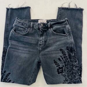 Free People Mid Rise Gray Floral Embroidered Stretchy Slim Straight Leg Jeans 26